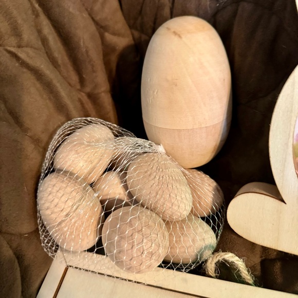 NWT. Easter decor! All the wood Easter and spring decor pictured! - Picture 8 of 12